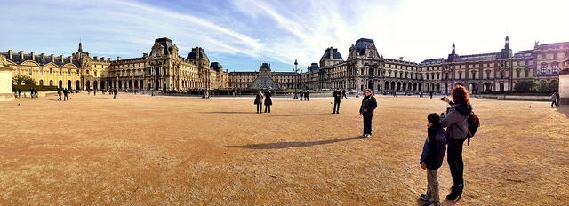 Louvre from far distance